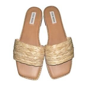 ⭐️ Women’s Steve Madden Beige woven Slide Sandals. Size 9 Vacation Resortwear